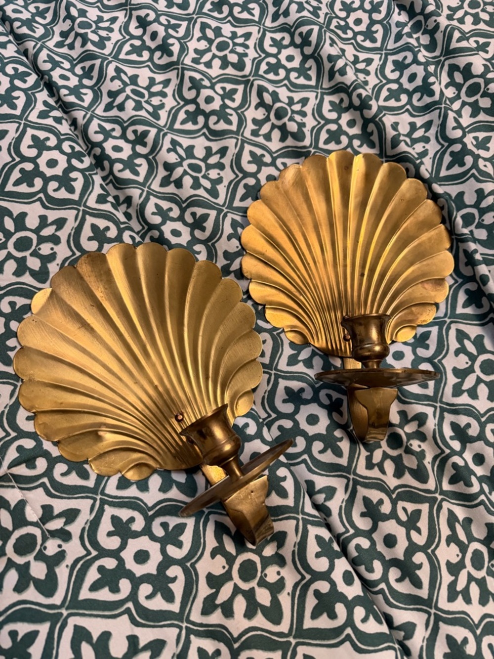Pair of Shell-Shaped Brass Wall Sconces - Gold